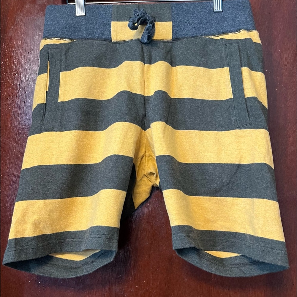 Men’s Onassis 100% Cotton Olive/Gold Stripe Jersey Shorts front/back pockets